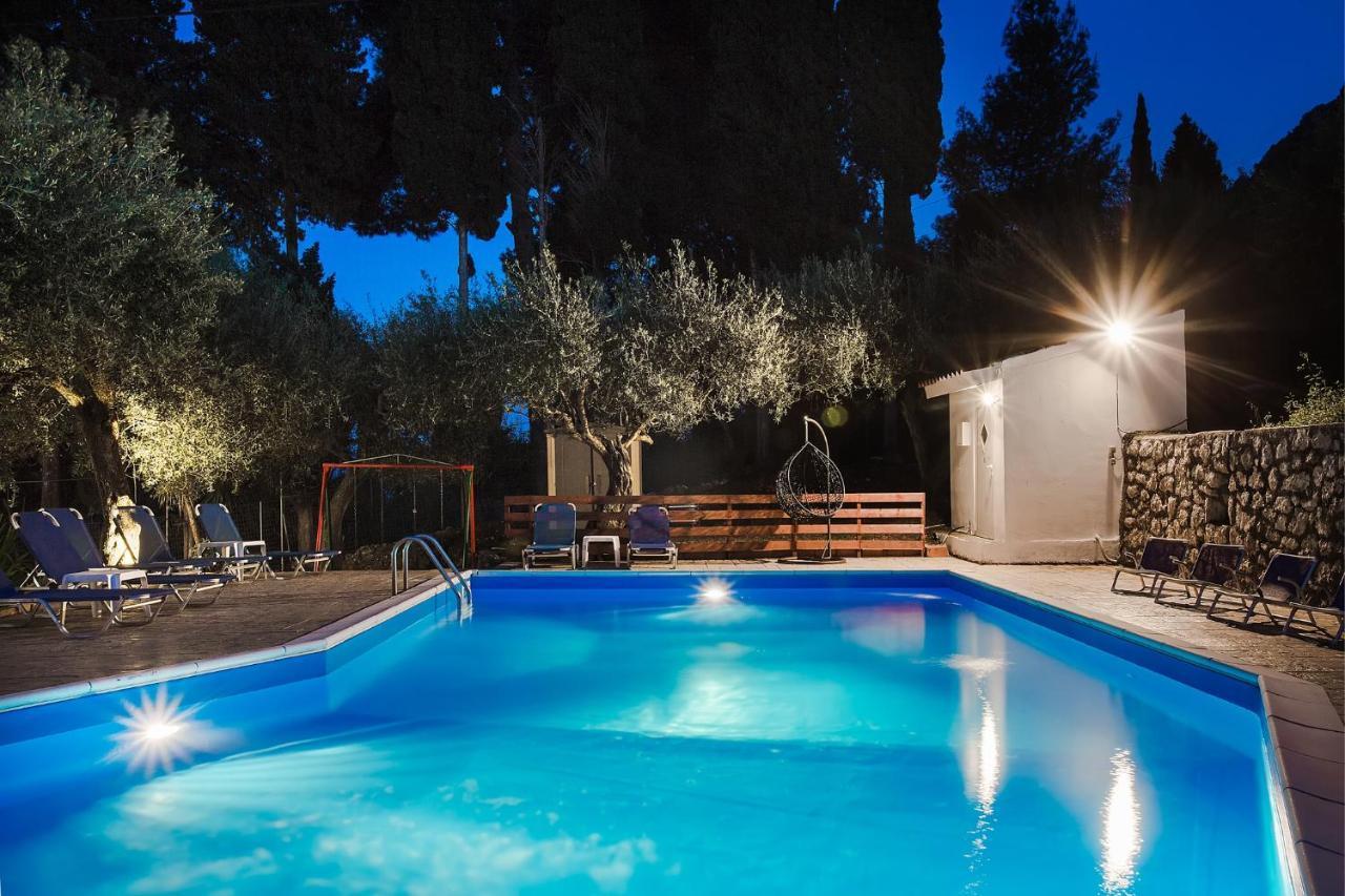 Olive Grove Poolside Apartments Benitses  Exterior photo