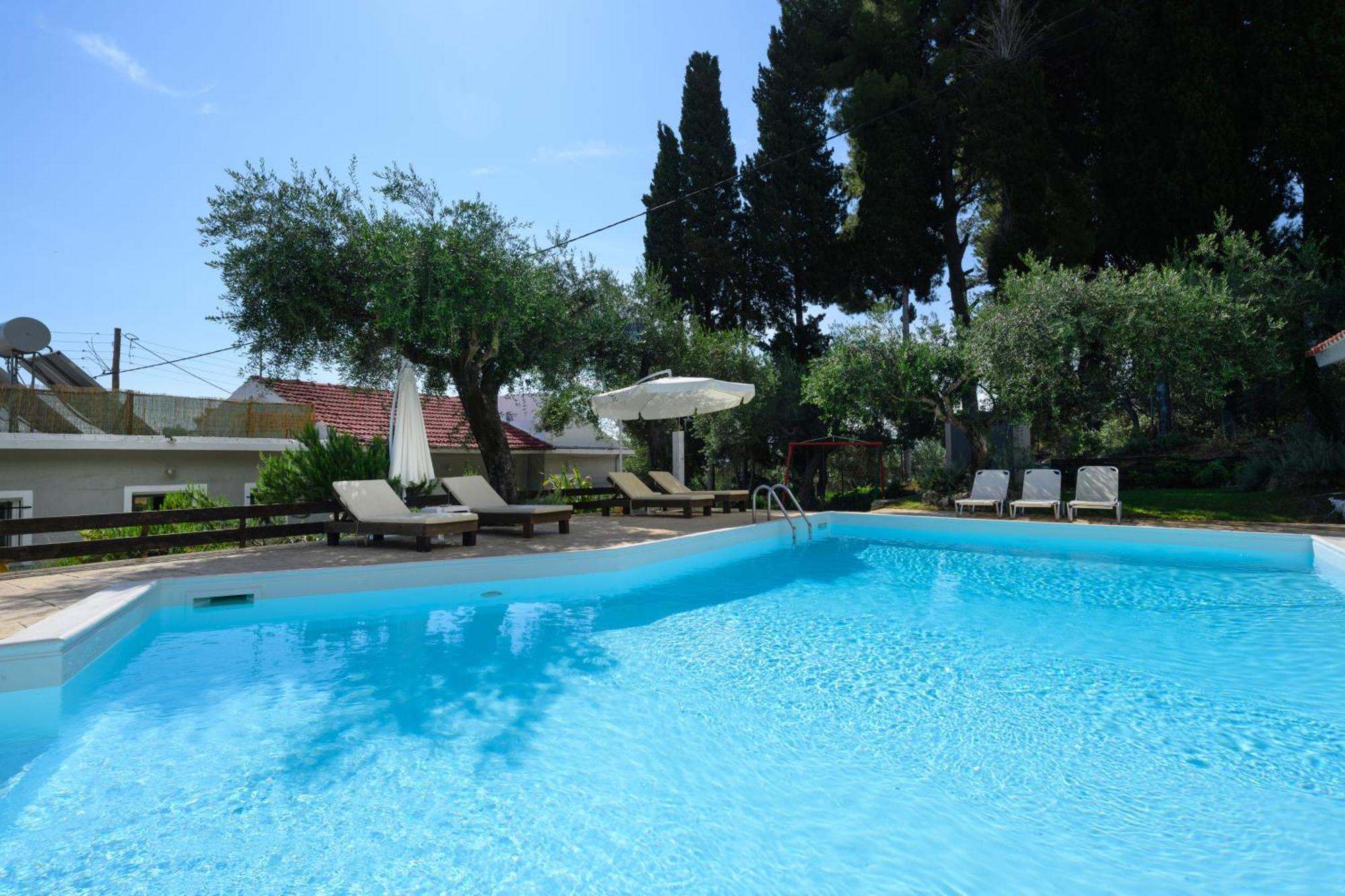 Olive Grove Poolside Apartments Benitses  Exterior photo