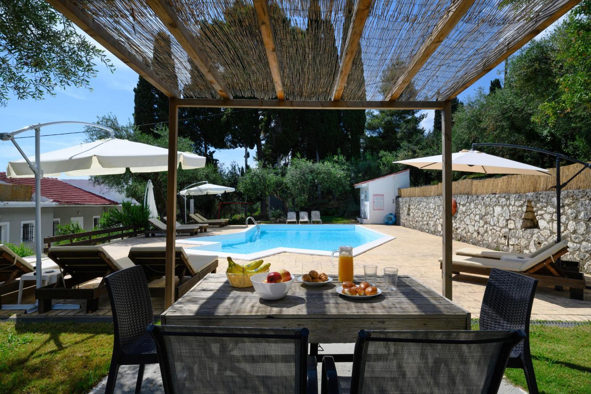 Olive Grove Poolside Apartments Benitses  Exterior photo